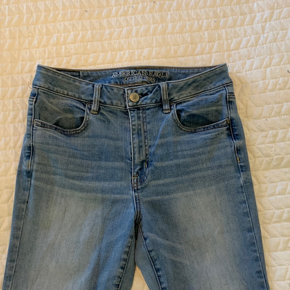 Medium wash, One knee rip, “Super Stretch”, American Eagle High Rise “Jeggings”